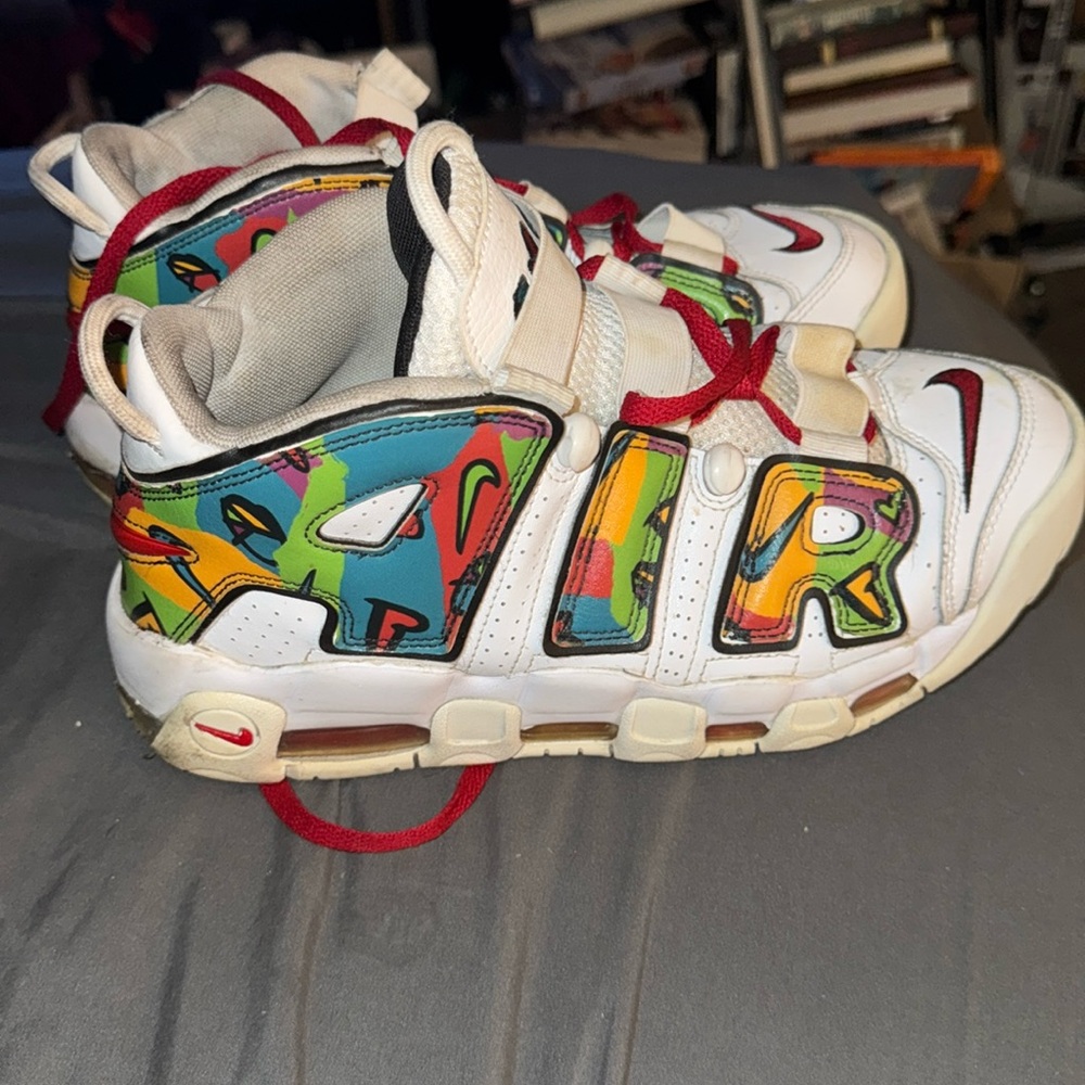 2021
Air More Uptempo 'Peace, Love, Basketball' size 9.5
